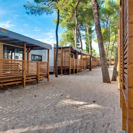 Mobile 33 Resort Pirovac